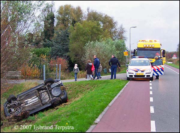 Opel in greppel Amstelveen